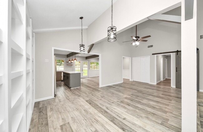 Building Photo - 9638 Ravensworth Dr