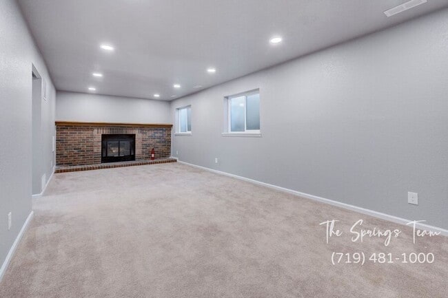 Building Photo - 6460 Bugle Dr
