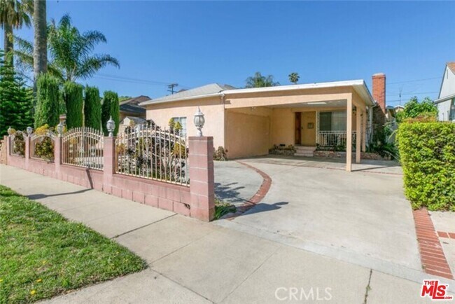 Primary Photo - 7007 Cantaloupe Ave