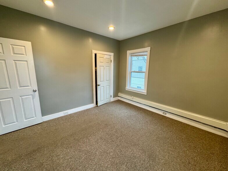 Building Photo - 61 John St