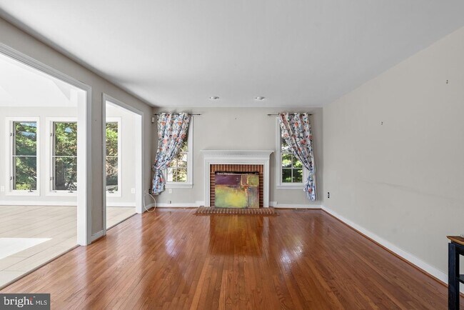 Building Photo - 4556 Minuteman Dr