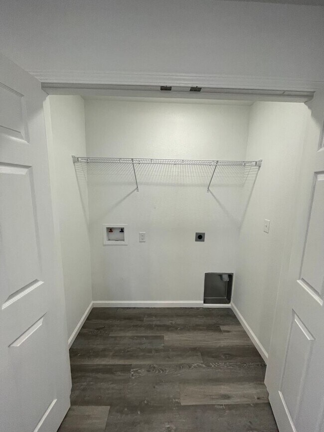 Building Photo - Townhomes Now Available in Strafford MO!