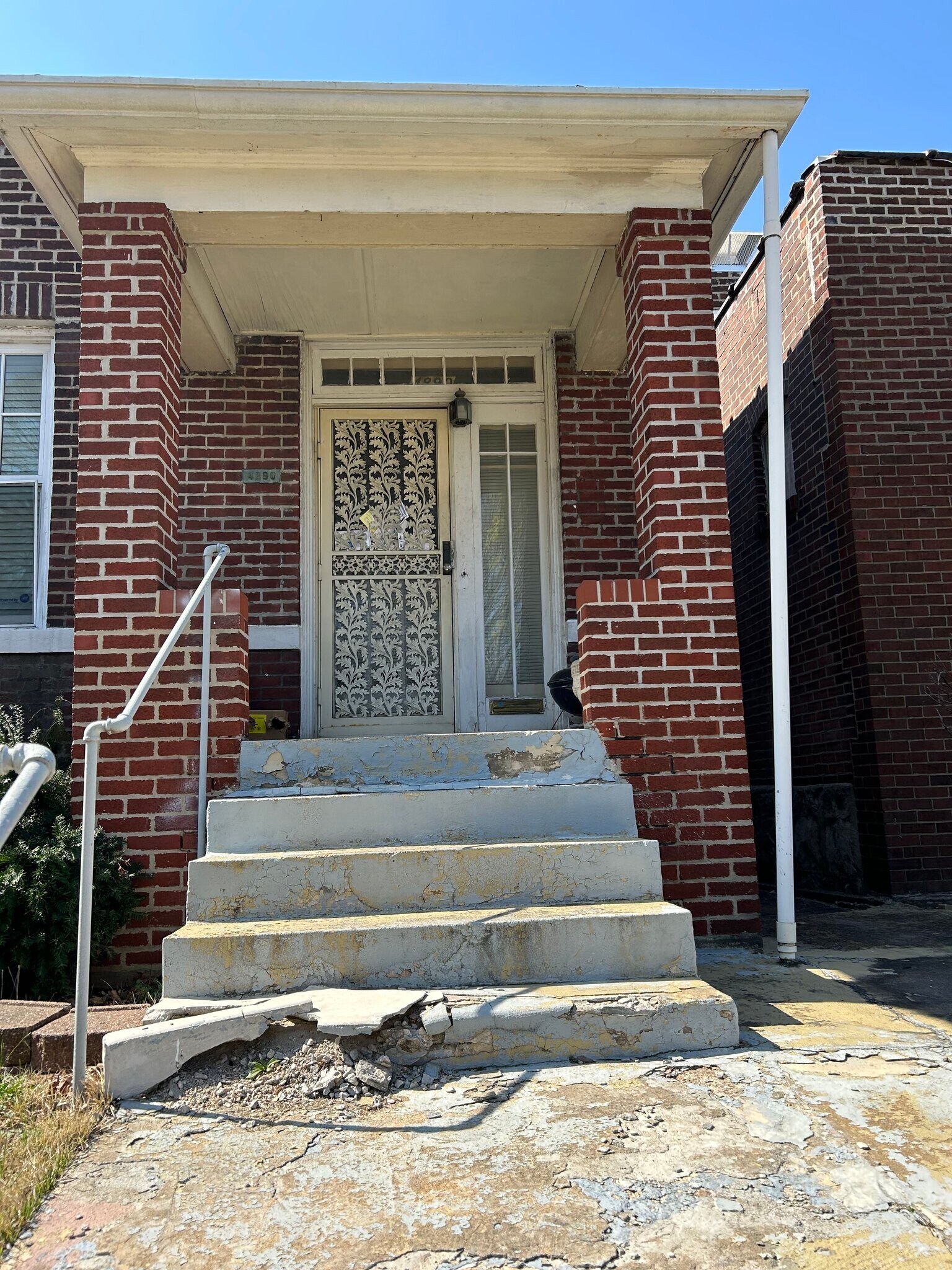 Building Photo - 4890 Margaretta Ave