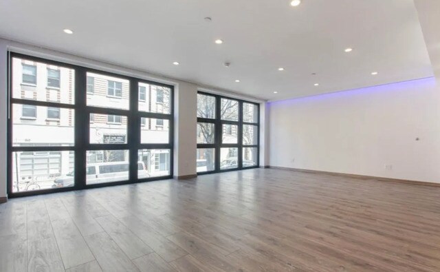 Building Photo - 222 E 7th St