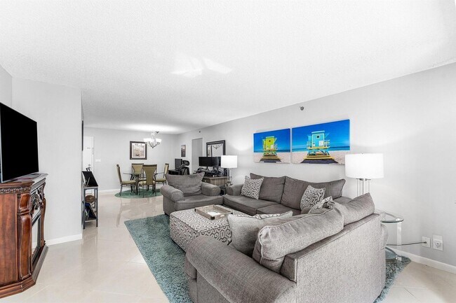 Building Photo - 3215 S Ocean Blvd