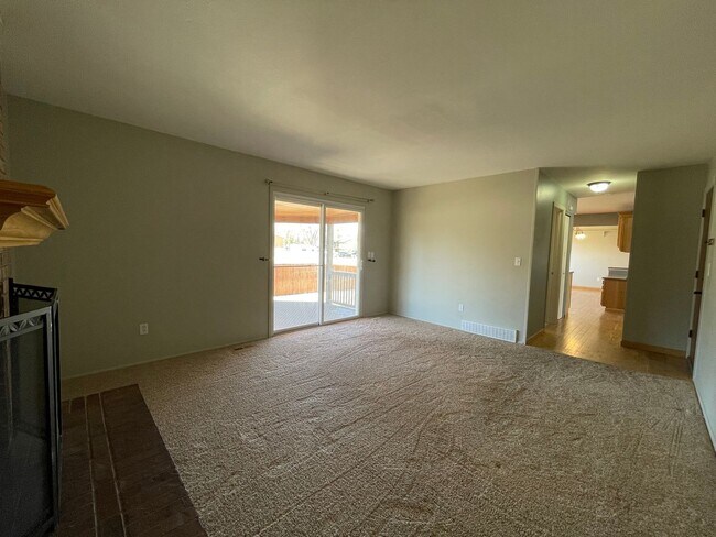 Building Photo - $0 DEPOSIT OPTION. 4BED/2.5BATH IN AURORA'S KINGSBOROUGH NEIGHBORHOOD