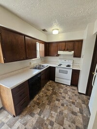 Building Photo - 155 Elm St
