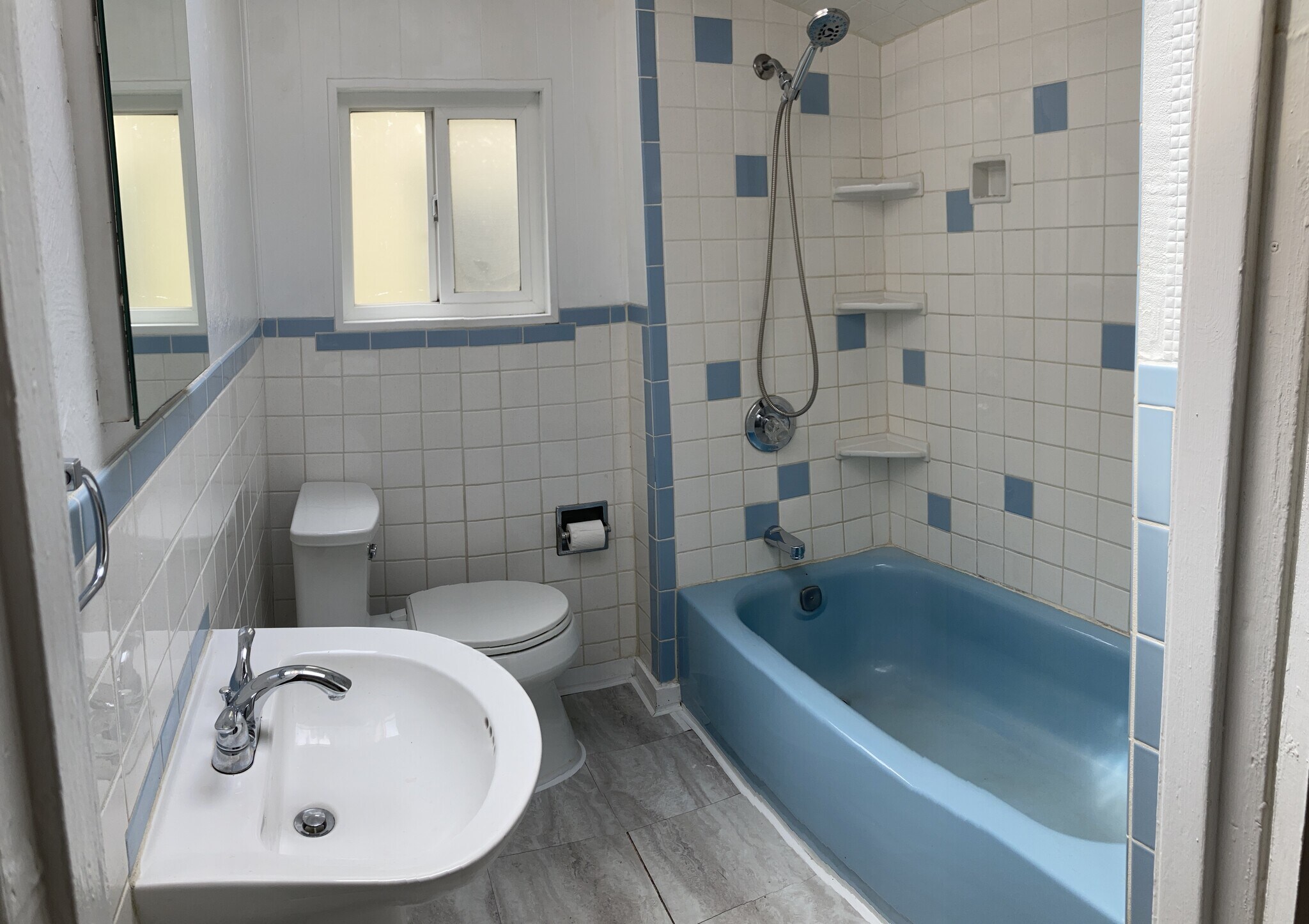 bathroom, with tub & shower - 436 Anderson St