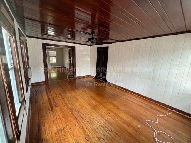 Building Photo - 809 2nd St S