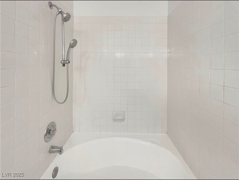 Building Photo - 1575 W Warm Springs Rd