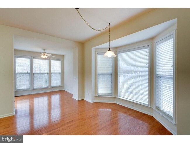 Building Photo - 256 Hudson Dr
