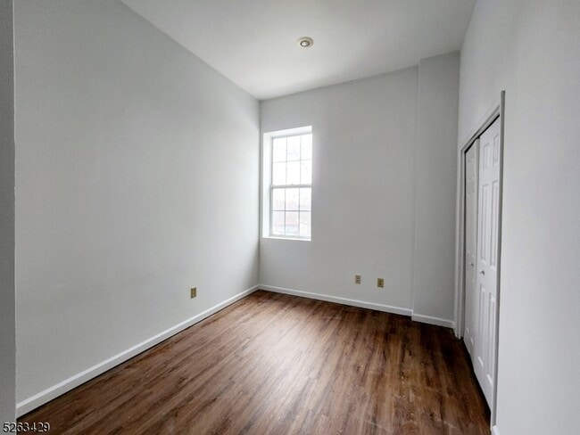 Building Photo - 360 Chambers St