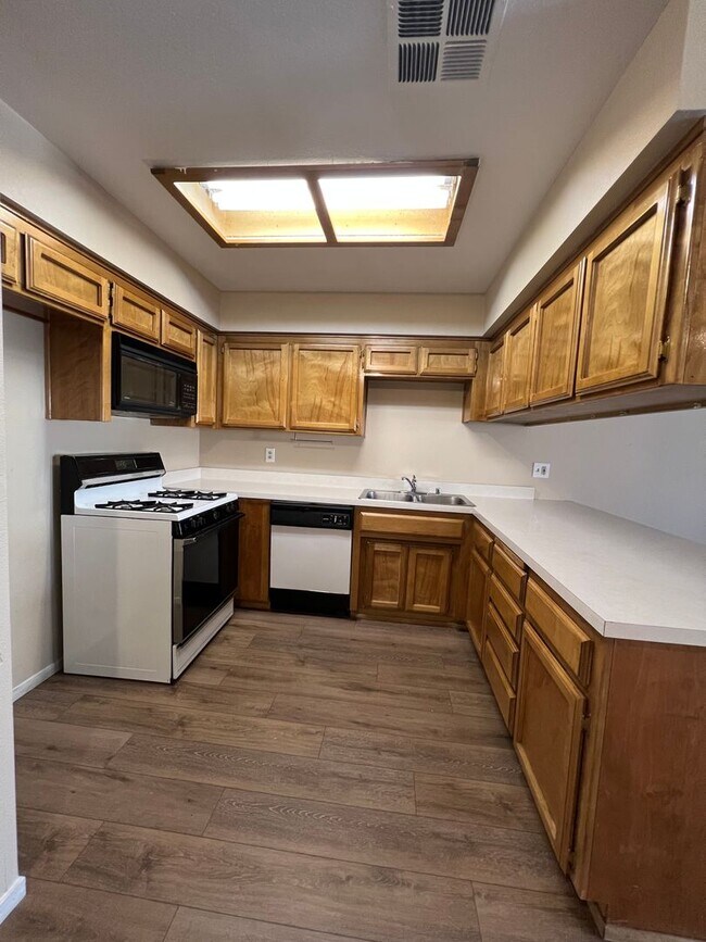 Building Photo - 8609 Lyn River Ct
