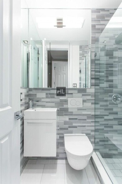 Building Photo - Mott Street