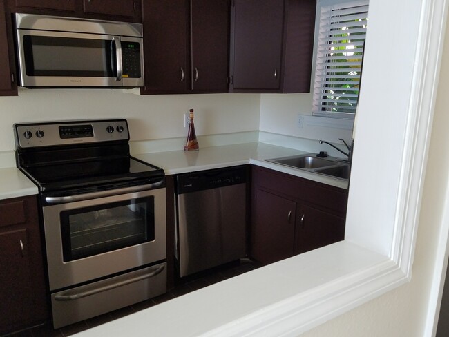 Building Photo - Amazing Remodeled Lake View Condo x Rent @...