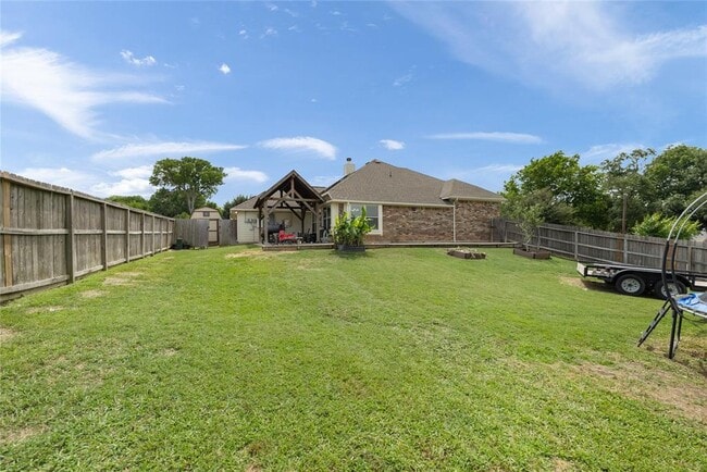 Building Photo - 923 Lake View Dr