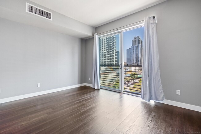 Building Photo - 445 Island Ave