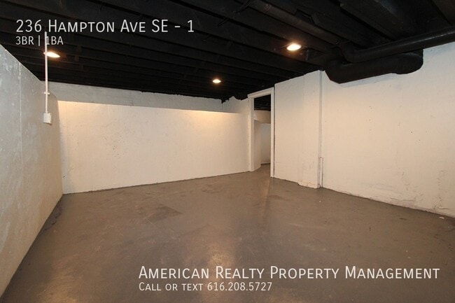 Building Photo - 236 Hampton Ave SE