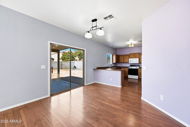 Building Photo - 10950 W Royal Palm Rd