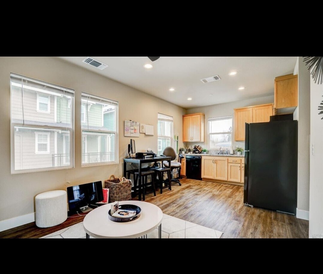 Building Photo - 32 Lipton Way