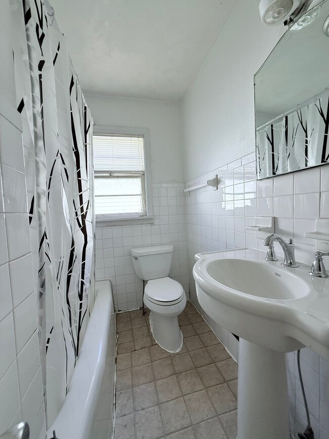 Building Photo - 609 S Taylor Ave