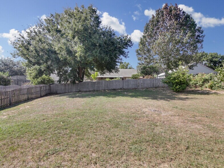 Building Photo - 918 Palm Forest Ln