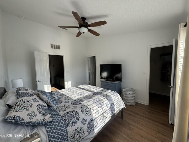 Building Photo - 6789 Roundleaf Dr