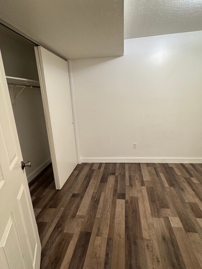 Building Photo - 1605 W Frankie Cir