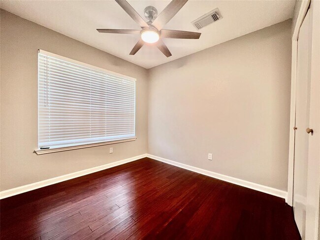 Building Photo - 15543 Scenic Haven Dr