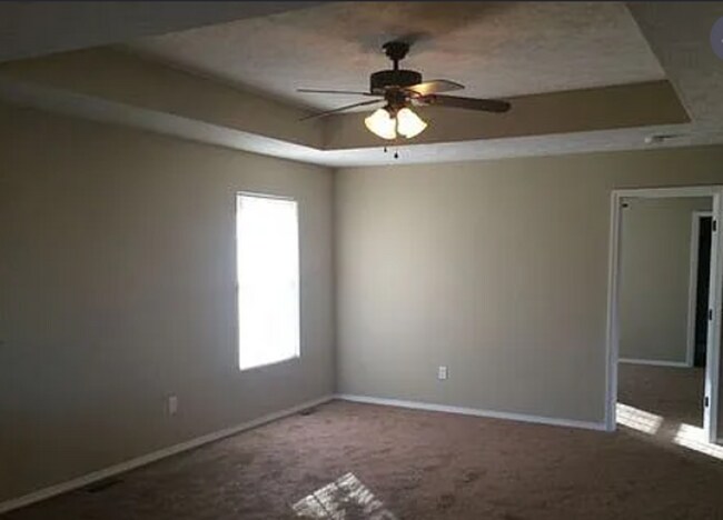 Building Photo - 3 Bed, 2Bath, 2 Car Garage, with Fenced in Yard!!