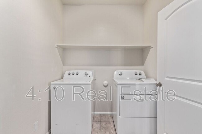 Building Photo - 2403 E Alida Trail