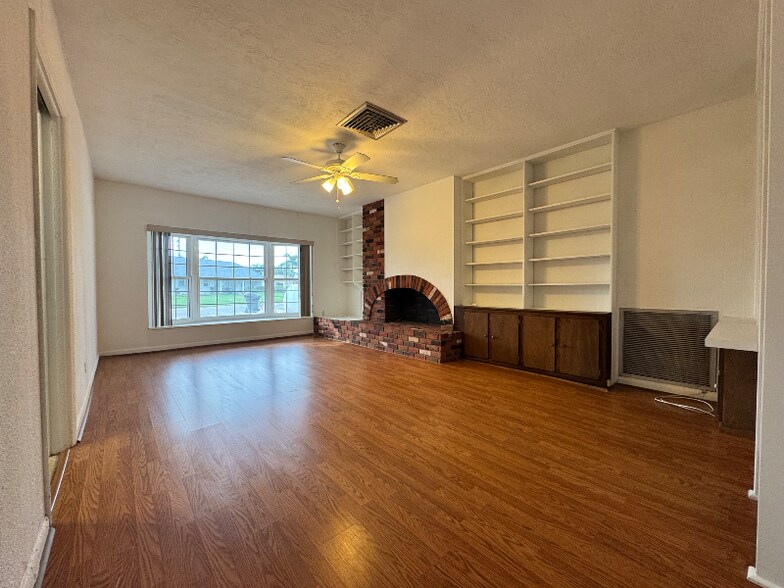 Building Photo - 5290 38th Way S