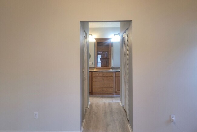Building Photo - 3/2/2 Home with many upgrades in the 34609...