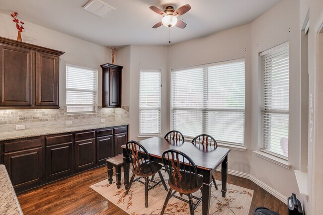 Building Photo - Beautiful home with elegant curved stairca...