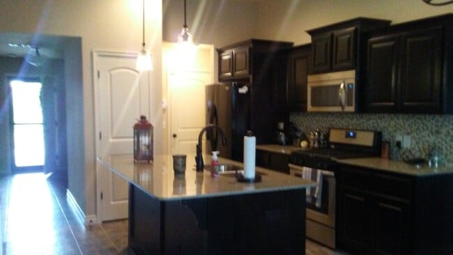 Building Photo - 3 bedroom home in a great neighborhood