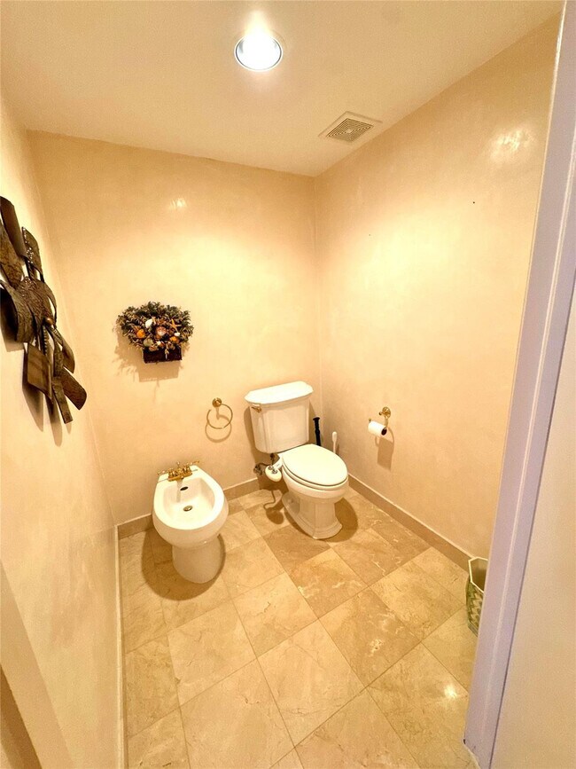 Building Photo - 19111 Collins Ave