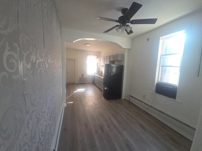 Building Photo - 819 24th St