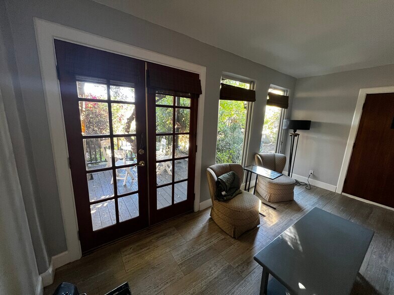 Building Photo - 3450 Effie St