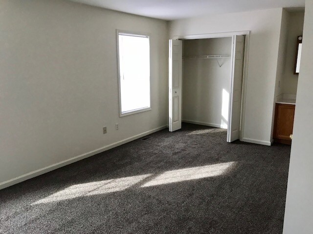 Building Photo - 319 E College Ave