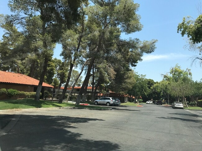 Building Photo - BEAUTIFUL 2 BEDS 1 1/2  BATHROOM APARTMENT PLUS 1 CAR GARAGE MLOVE IN SPECIAL