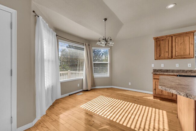 Building Photo - 574 E 200 N