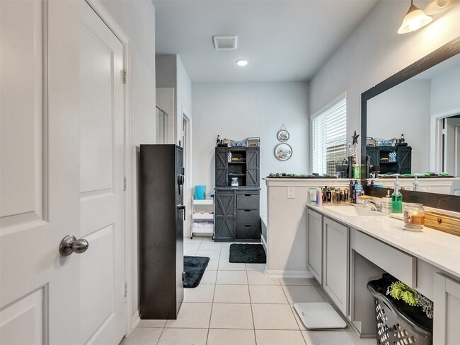 Building Photo - 8719 Willet St