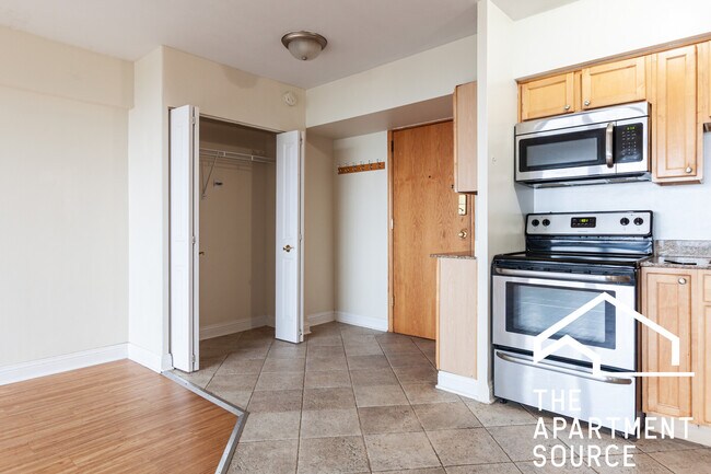 Primary Photo - 4180 N Marine Dr