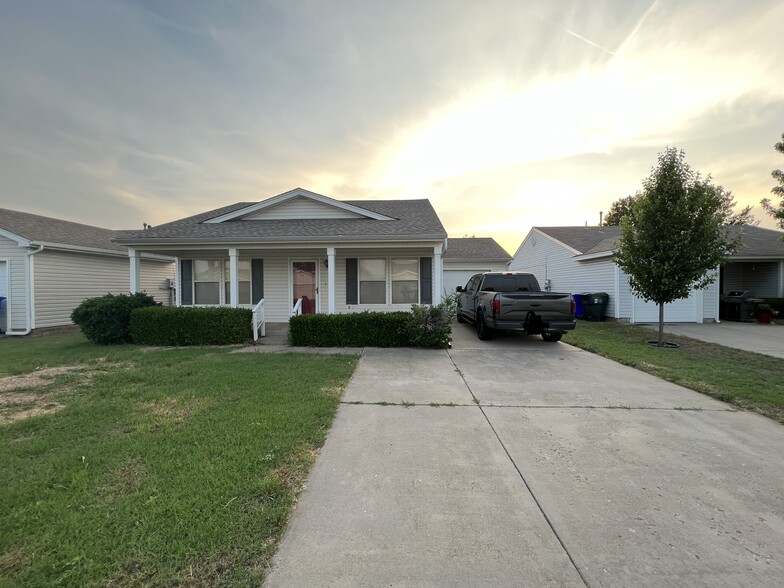 Front of Home - 1208 Hollow Tree Ter