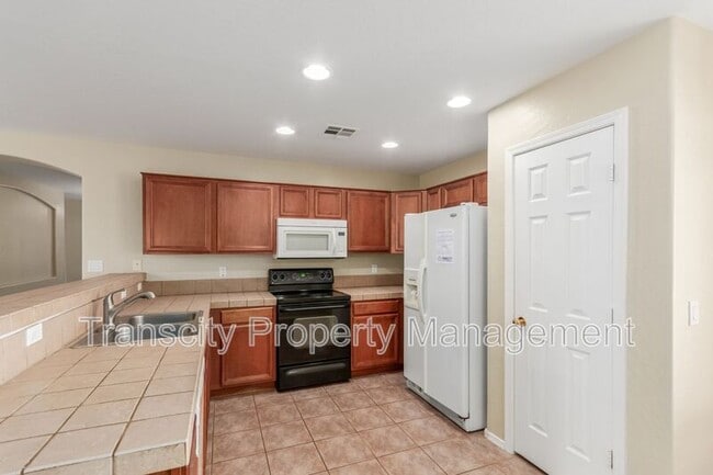 Building Photo - 4189 S Rim Rd