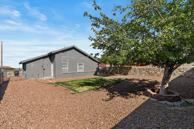 Building Photo - 3 bedroom 2 bathroom house in Horizon.