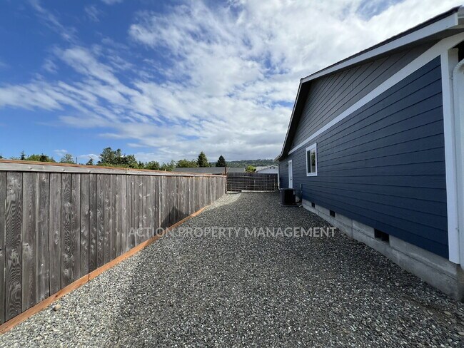 Building Photo - 3 bed 2 bath home in Sequim, close to everything
