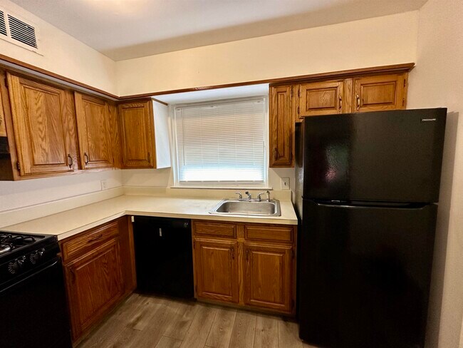 Building Photo - 6086 Hoover Dr