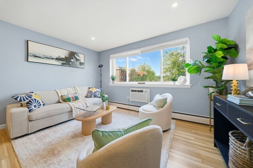 Building Photo - 20 Radcliffe Rd