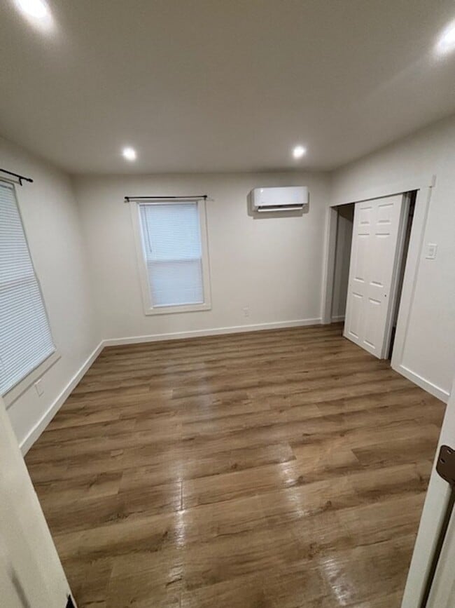 Building Photo - 271 E 8th St